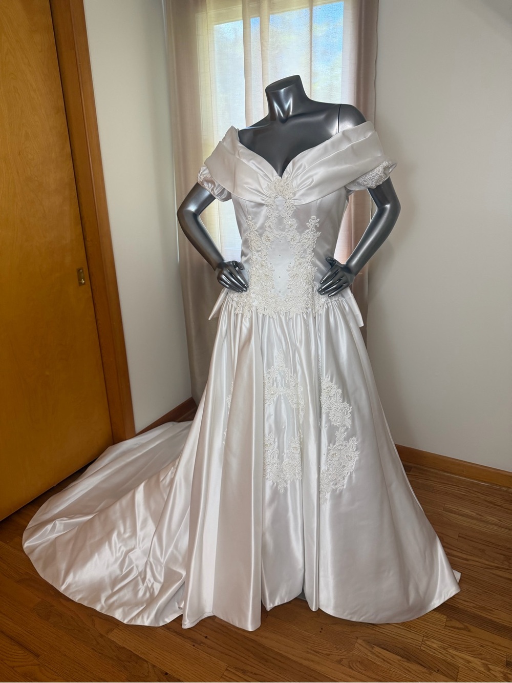 White Off-Shoulder Lace Appliquรฉ Bridal Gown